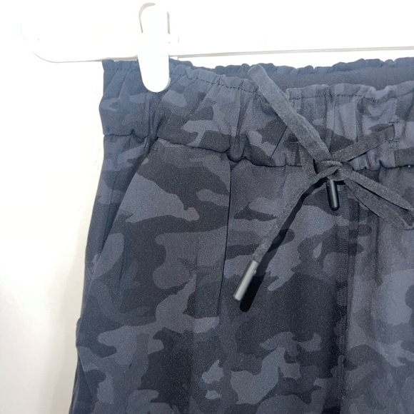 Lululemon Keep Moving camo Pant size 4 - Picture 8 of 13